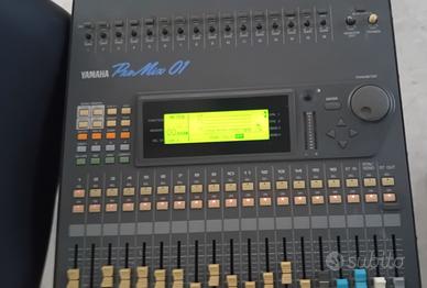 Mixer Yamaha Pro mix 01