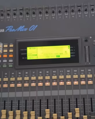 Mixer Yamaha Pro mix 01