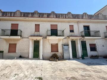3 LOCALI A CARINI