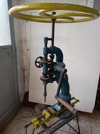 trapano antico a colonna