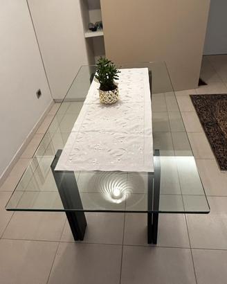 Tavolo da pranzo in cristallo, Design moderno