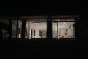 Locale commerciale con parcheggi provat