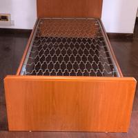 Letto singolo in legno