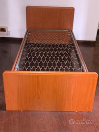 Letto singolo in legno