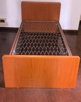 Letto singolo in legno