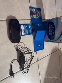 Ps vita con 2 giochi e memoria 4bg