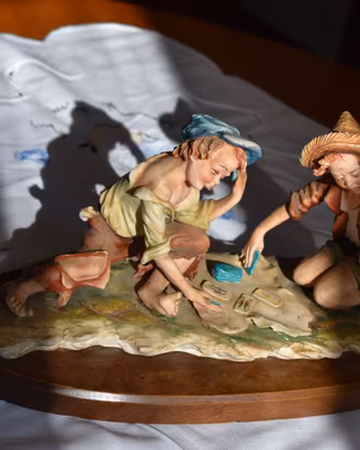 Statuina in ceramica dipinta a mano Capodimonte