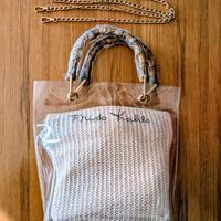 Borsa trasparente manici bambù e pochette

rafia