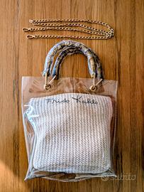 Borsa trasparente manici bambù e pochette

rafia