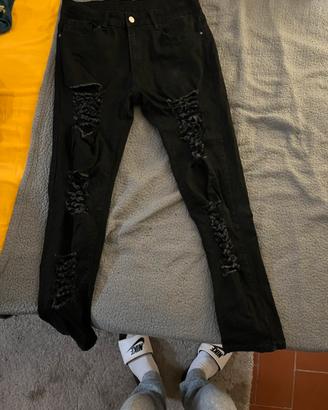 Jeans strappati