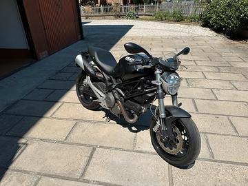 Ducati Monster 696