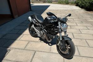Ducati Monster 696