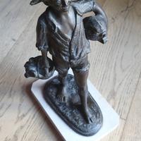Scultura in bronzo “V di Giacomo” su base in marmo