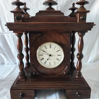 Orologio artigianale in legno