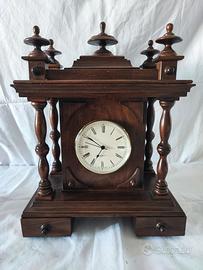 Orologio artigianale in legno