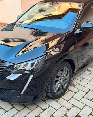 Peugeot 208 benzina neopatentato