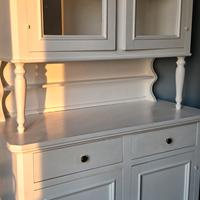 credenza con alzata bianca