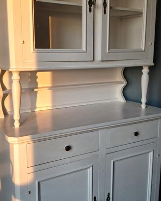 credenza con alzata bianca