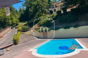 Prestigiosa villa con piscina e terreno
