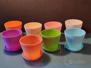 Vasetti colorati in plastica per piante