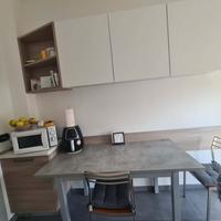 tavolo allungabile effetto cemento + sedie