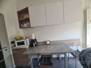 tavolo allungabile effetto cemento + sedie