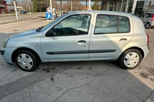 Auto renault clio anno 2004