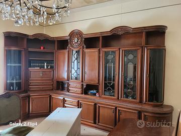 mobile ad angolo sala e tavolo .