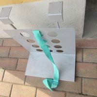 mensola porta-desktop sotto a scrivania