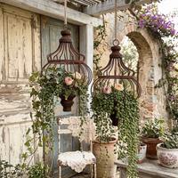 Eleganza Sospesa: Coppia di Lanterne in Ferro