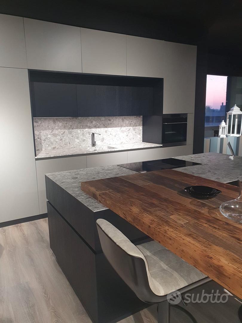 Cucina con ripiano in marmo - Arredamento e Casalinghi In vendita a Varese