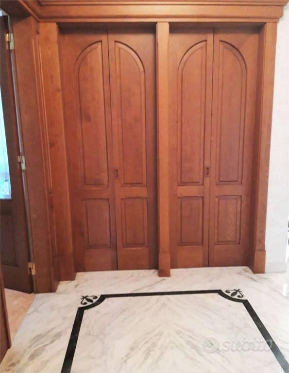 Villa di 600 m² con 5 locali e box auto a Reggio E - Altro