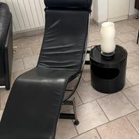 Chaise longue LC4 in pelle nera, replica fedele