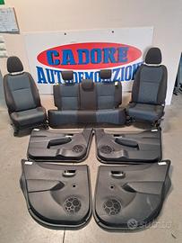 Tappezzeria Toyota Yaris 3° 1.0 benzina del 2012