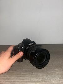 Nikon DSLR D3000 con 2 obiettivi