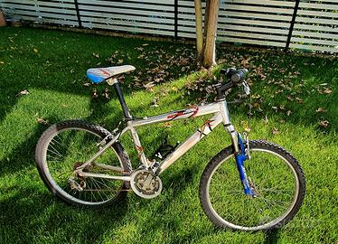 MTB super resistente in alluminio e ruote 24"