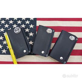 Portafoglio medio con borchia in pelle con catena