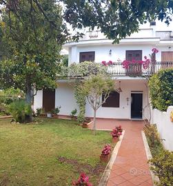 Villa con giardino via de gasperi circeo centro