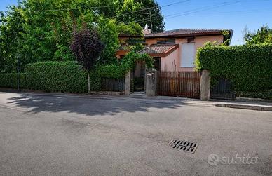 Villa di 250 m² con 4 locali e posto auto a Sangia