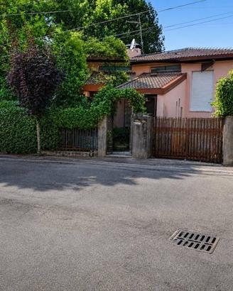 Villa di 250 m² con 4 locali e posto auto a Sangia