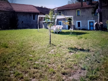 Rustico in pietra a Miogliola