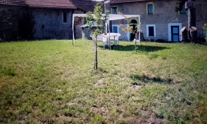 Rustico in pietra a Miogliola