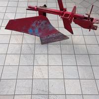 Aratro per piccolo trattorino 18/25 cv