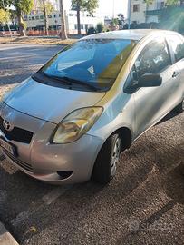 Auto Yaris ,1300
