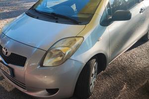 Auto Yaris ,1300