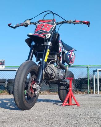 Pit bike