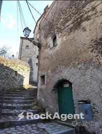 GRAZIOSA ABITAZIONE NEL BORDO MEDIOEVALE DI TRECCH