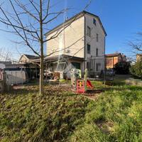 CASA SEMINDIPENDENTE A CASTELNOVO DI SOTTO