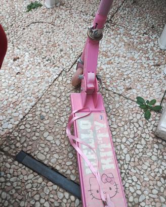 monopattino hello Kitty 