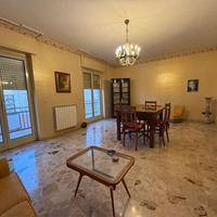 Via Mascalucia :Elegante e spazioso appartamento a